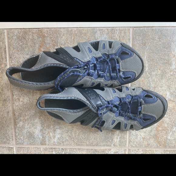 Men’s Size 9 Ozark Trail sport sandal/water shoes - Picture 3 of 3